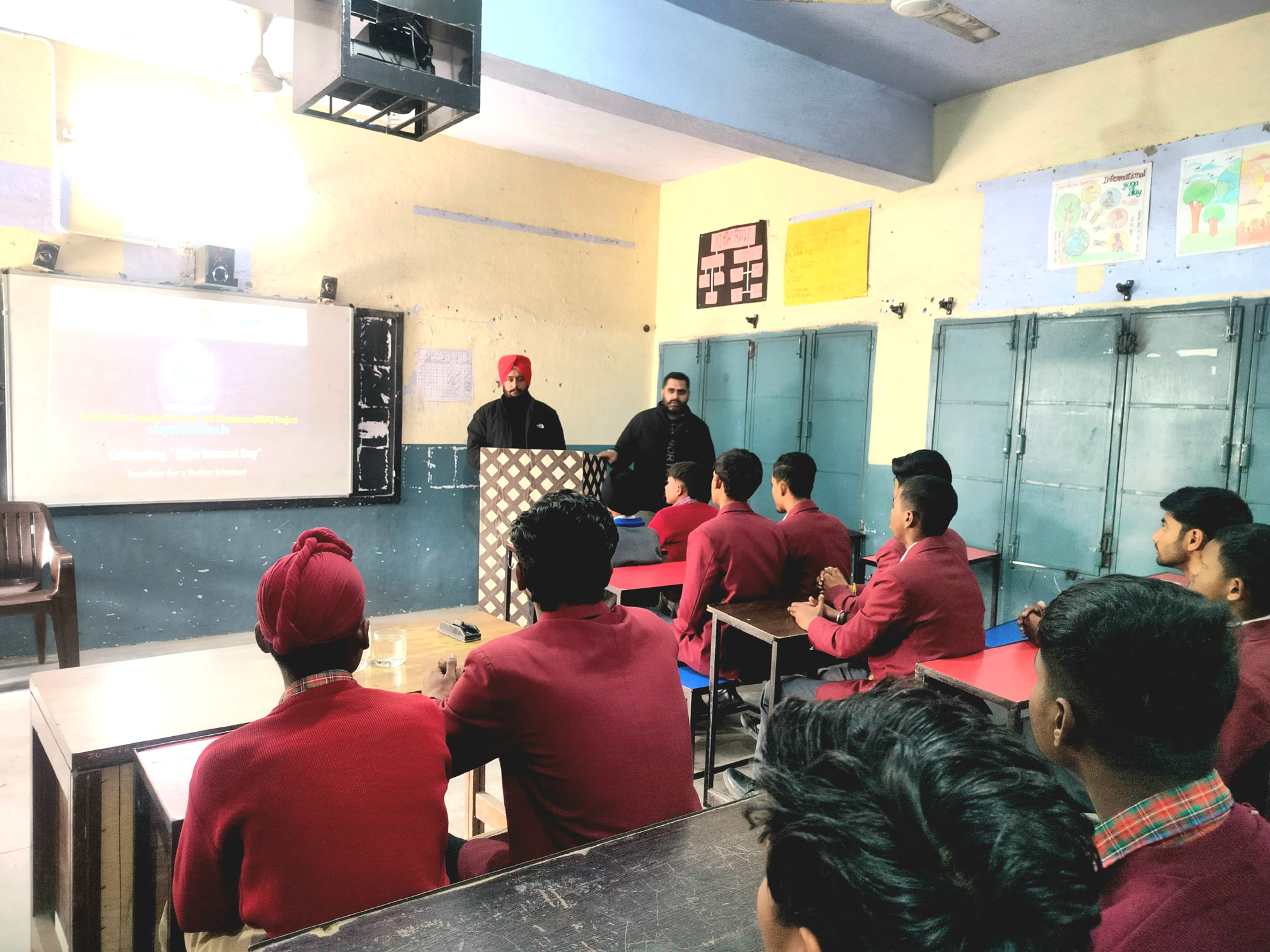 सुरक्षित इंटरनेट दिवस पर स्कूल ऑफ एमिनेंस पुरहीरां में जागरूकता कार्यक्रम आयोजित